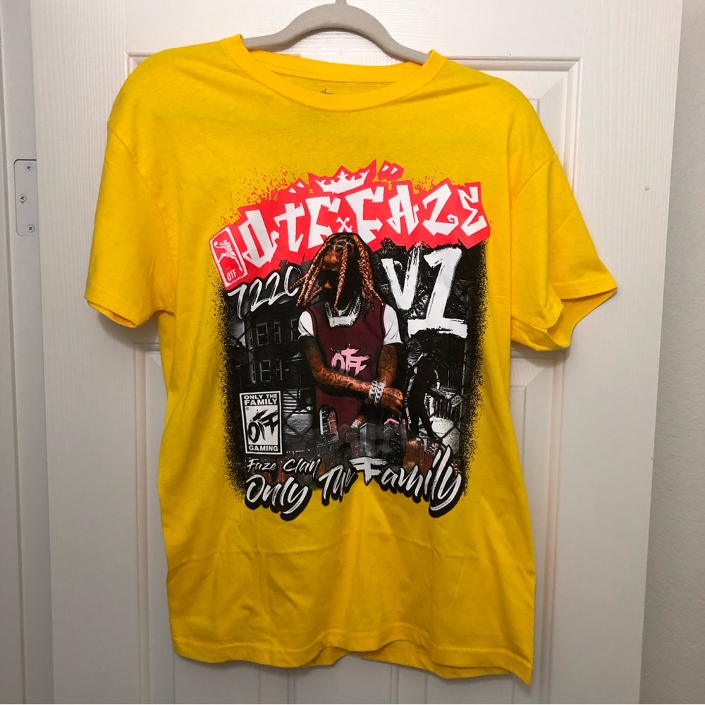 Only The Family Gaming T Shirt Men’s Size Small Yellow